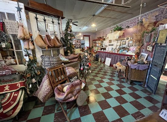 illinois/driftless-area/shop/village-treasures
