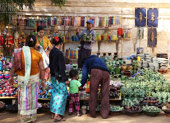 myanmar-burma/bagan/shop/street-market-by-ananda-temple