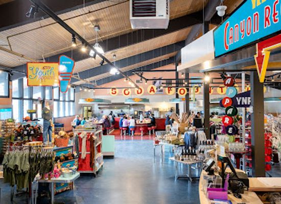 montana/yellowstone-national-park/shop/canyon-village-general-store