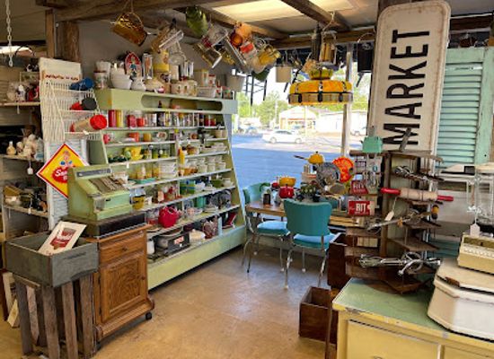 alabama/north-alabama/shop/flucy-lucy-antique-market