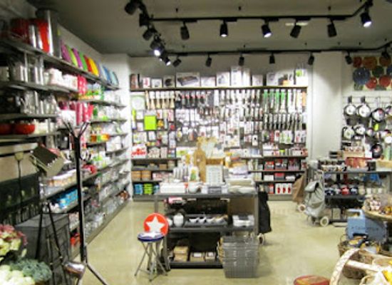 spain/santiago-de-compostela/ensanche/shop/tevas-co-santiago