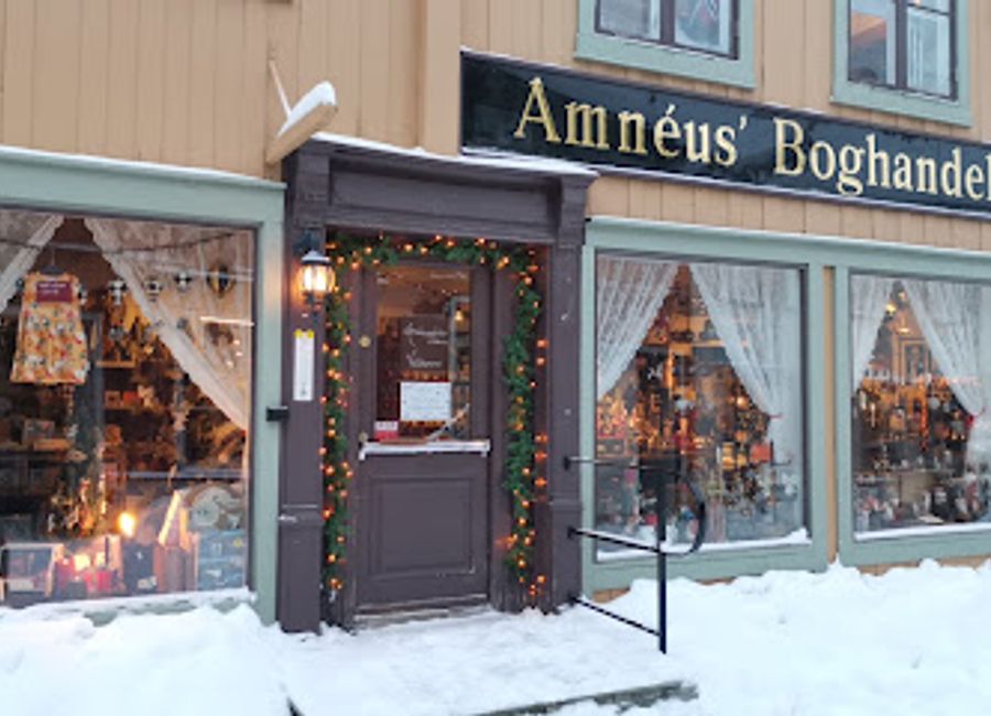 Discover unique handcrafted gifts and local artisan treasures at Amneusgården Krambu, a charming shop in the heart of Røros, Norway.
