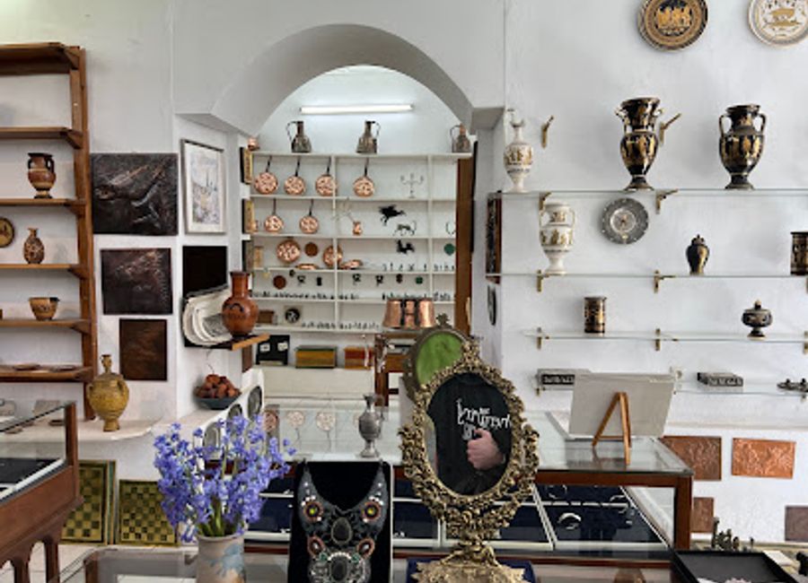 Discover exquisite handmade jewelry and unique souvenirs at Poseidon Workshop, a gem in the heart of Delphi, Greece.