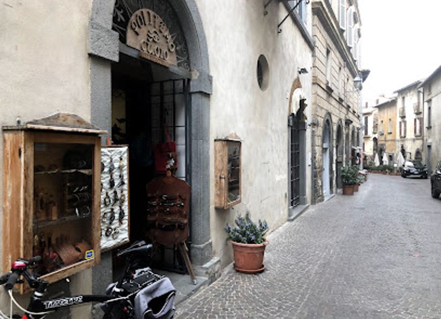Explore Polifemo Cuoio in Orvieto for exquisite handcrafted leather goods that celebrate Italian craftsmanship and tradition.