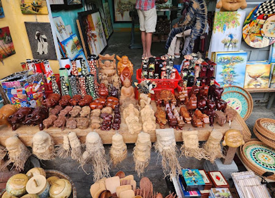 Explore Hoi An Old Town: A UNESCO World Heritage site offering vibrant shopping, rich history, and exquisite local cuisine in the heart of Vietnam.