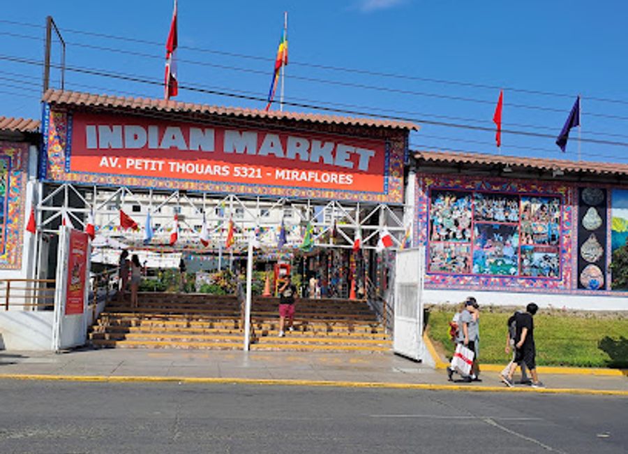 Experience the lively Miraflores Indian Market, a cultural hub filled with Peruvian art, handicrafts, and delicious local flavors in the heart of Miraflores.