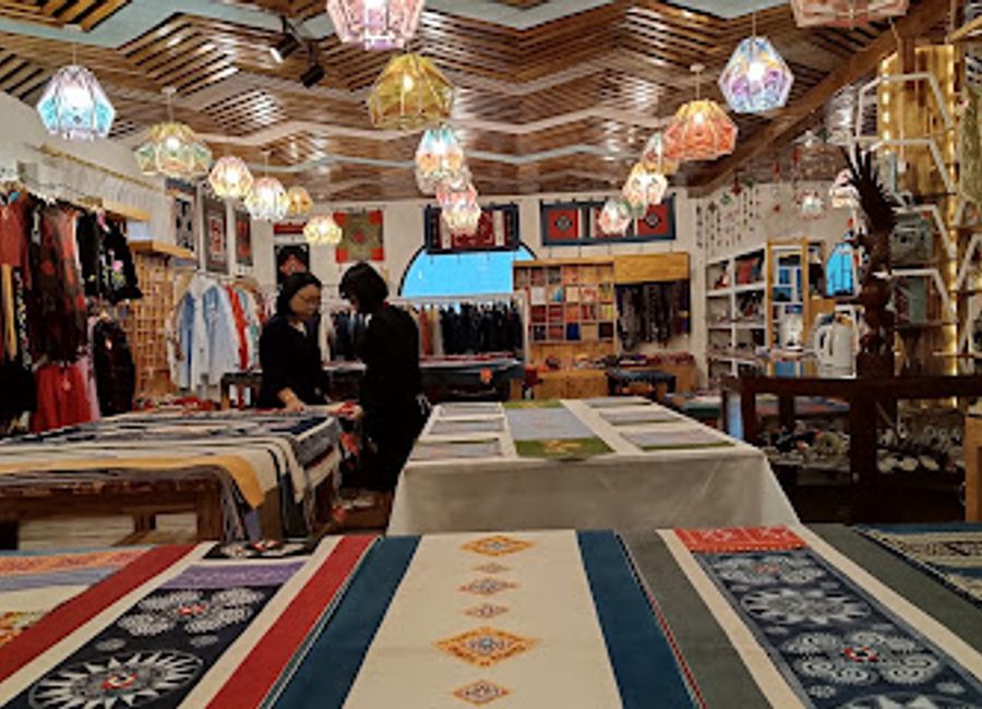 Explore Brocade Lan Rung in Sapa for exquisite handicrafts and souvenirs that embody the rich culture and artistry of Vietnam's ethnic heritage.