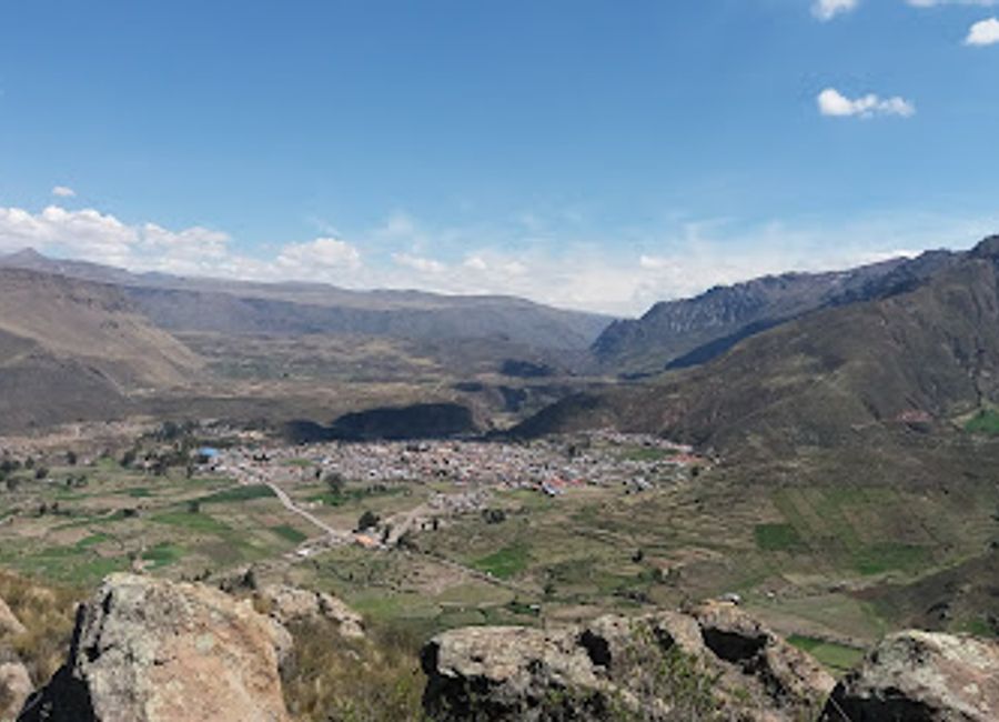 Explore Galería ARTES DEL COLCA in Chivay for exquisite local art and authentic souvenirs that capture the spirit of the Colca Valley.