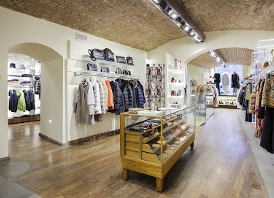 Discover Cortecci 1935 in Siena: Where Italian fashion meets timeless elegance, offering unique clothing and accessories for discerning tourists.
