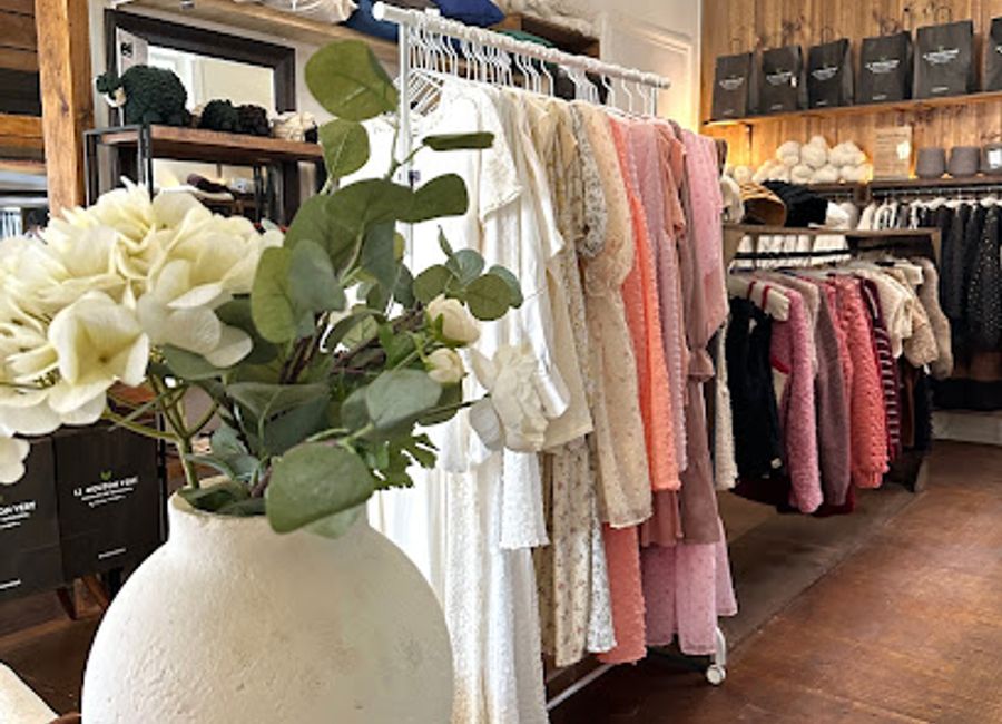 Explore Le Mouton Vert: Your destination for sustainable fashion in Patagonia, featuring premium Merino wool clothing and local craftsmanship.