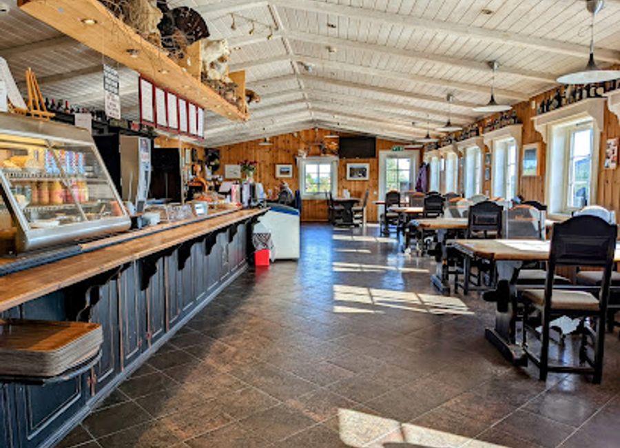 Explore Lundes Turisthandel – Your gateway to authentic Norwegian flavors and local delicacies in the heart of Venabygd.