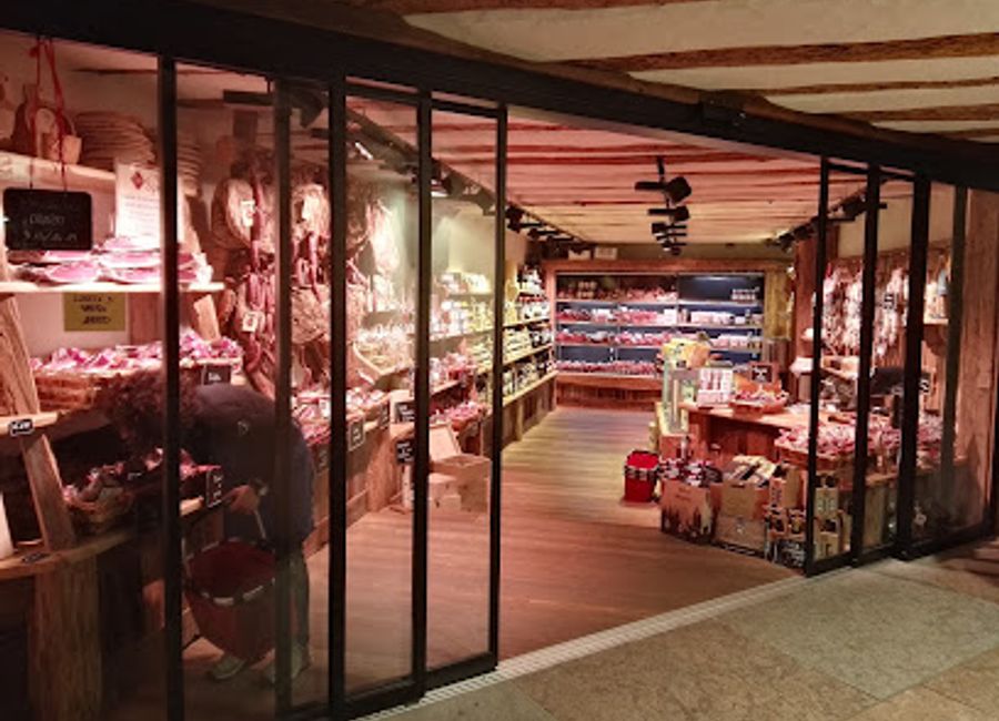 Experience the authentic flavors of Italy at Il Maso Dello Speck, Trento's premier destination for gourmet Italian groceries and delicacies.