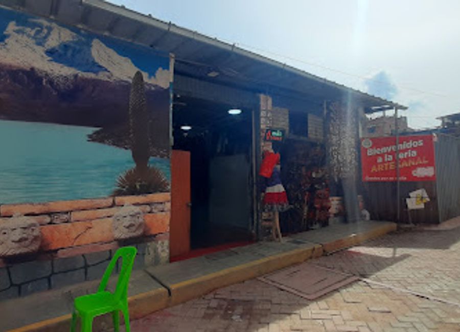 Explore the vibrant craftsmanship of the Andes at Arisha Andean Store in Huaraz, offering unique handmade treasures and authentic souvenirs.