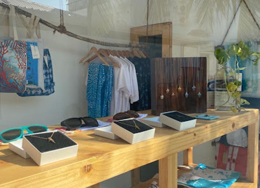 Explore Bliss Bazaar in Dhigurah for unique Maldivian souvenirs, showcasing local craftsmanship and culture in a vibrant shopping experience.