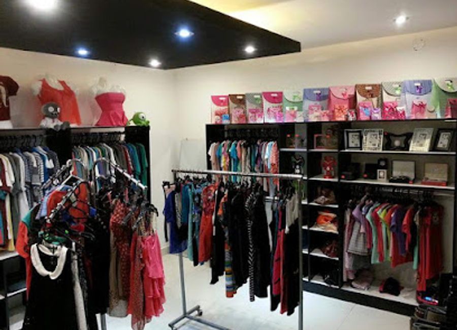 J&M Collections: Your go-to clothing store in Puerto Maldonado for unique fashion, local styles, and memorable souvenirs.