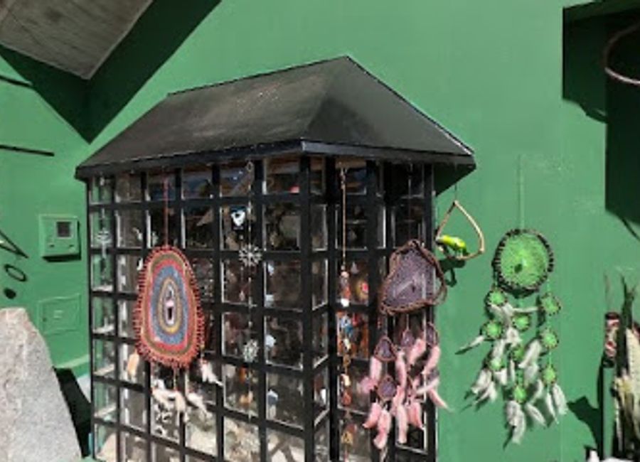 Discover the vibrant artistry of Brazil at I.S.A Pedras e Artesanatos, a gift shop showcasing unique handcrafted treasures.