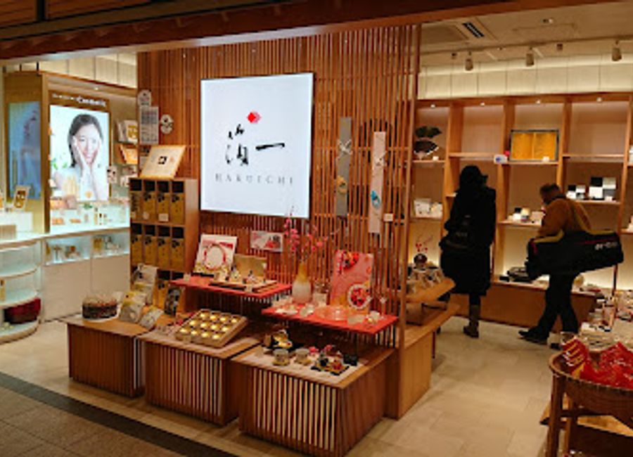 Explore Hakuichi Kanazawa Hyakubangai Store for unique souvenirs, home goods, and a taste of Kanazawa's rich cultural heritage.