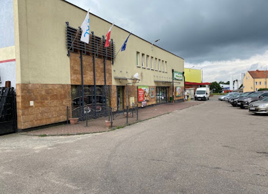 Discover the flavors of Poland at Delikatesy Centrum, your go-to grocery store in Olsztynek for local delicacies and fresh produce.