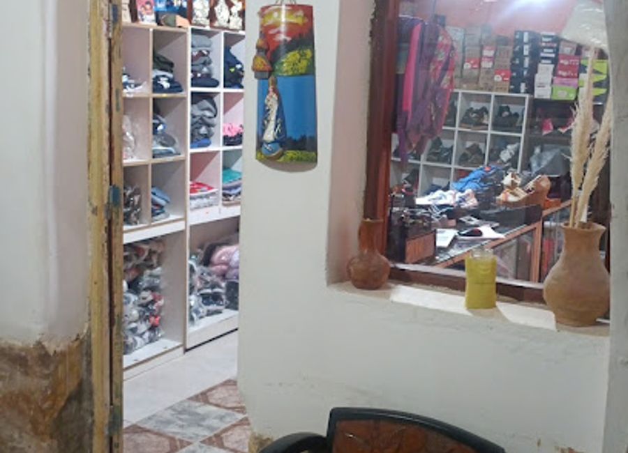 Explore Tienda Ariel in Tilcara for authentic clothing and accessories that celebrate the vibrant culture of Jujuy, Argentina.