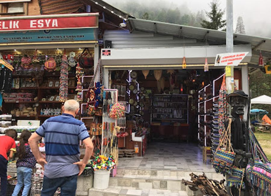 Discover unique souvenirs and local crafts at Aydar Waterfall Souvenir Store in Rize, Turkey, where culture meets natural beauty.
