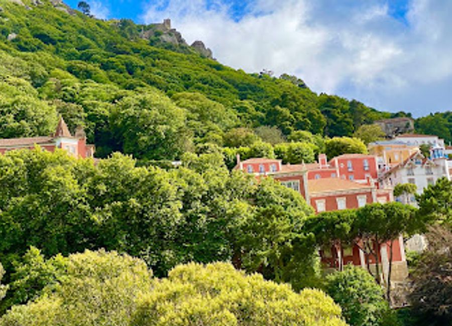 Explore Sintra Retail Park, a vibrant shopping destination with diverse stores, delicious dining, and a welcoming atmosphere just outside Lisbon.