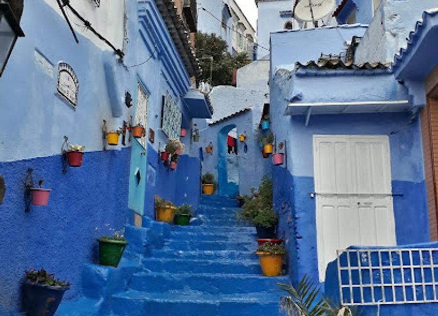 Explore the vibrant world of men's fashion at Boutique EL-ASRI in Chefchaouen, where style meets Moroccan culture.
