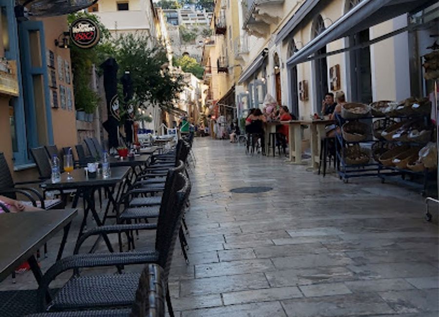 Explore Armiriki in Nafplio for unique T-shirts that embody Greek culture and creativity, perfect for every traveler’s wardrobe.