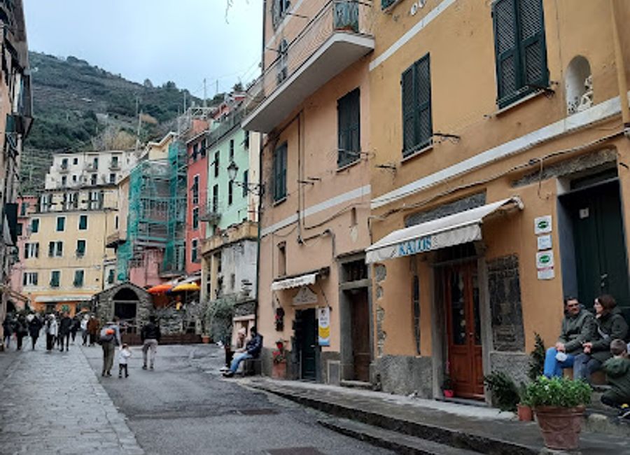 Discover the charm of handmade Italian fashion at Kalos Boutique in Vernazza, where every piece tells a story of artistry and style.