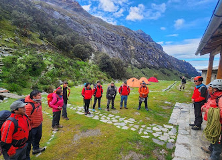 Your premier destination for sports equipment rentals and travel planning in the breathtaking Andes Mountains of Huaraz, Peru.