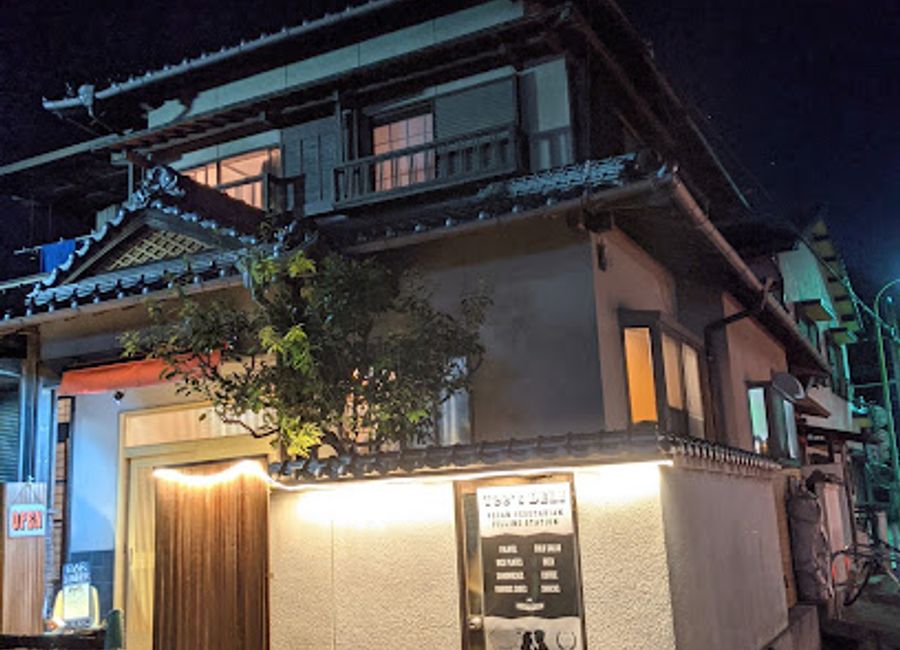 Explore the flavors of Naoshima at Tee's DELI GROCERY, where great food and a vibrant atmosphere await you.