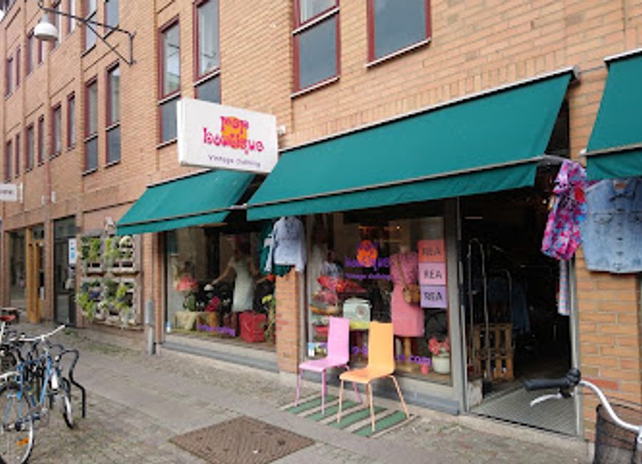 Explore Gothenburg's Pop Boutique: A vintage haven for fashion lovers with unique clothing and accessories.
