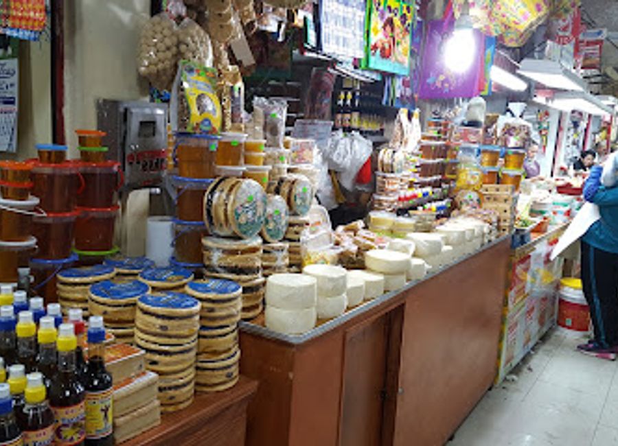 Experience the heart of Huaraz at Mercado Central, a vibrant market offering local flavors, crafts, and the essence of Peruvian culture.