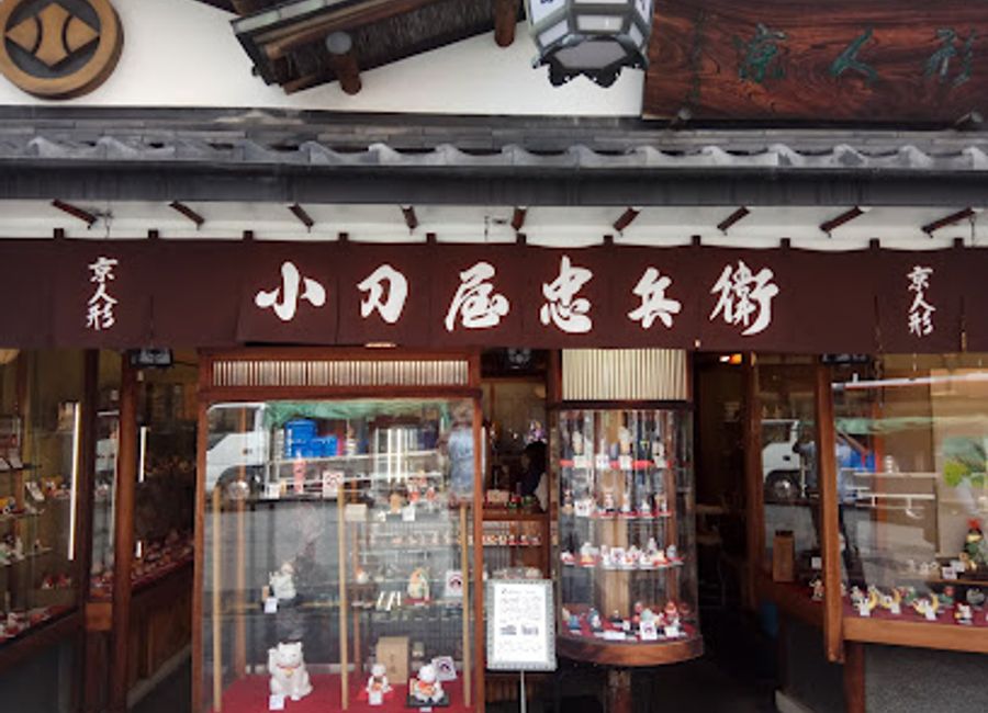 Discover Kyoto's fashion scene at mina Kyoto, where modern style meets traditional craftsmanship in a vibrant shopping atmosphere.