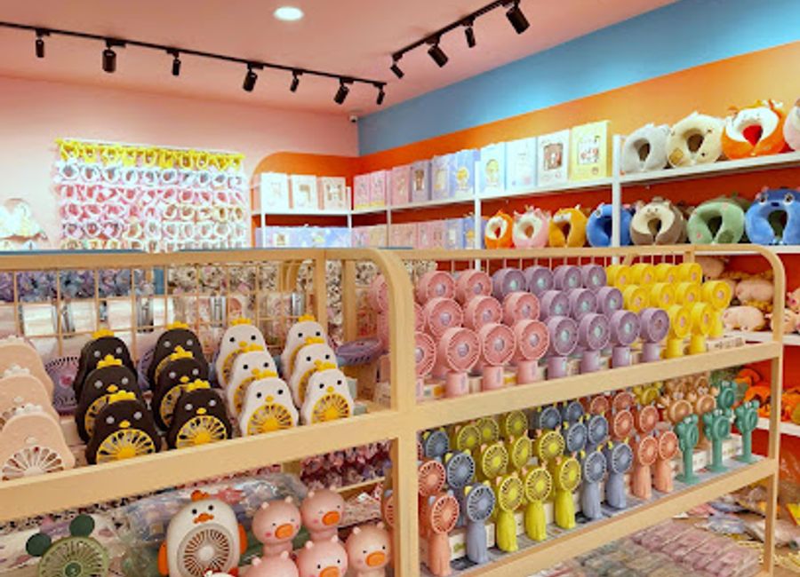 Discover unique gifts and accessories at Moss Buôn Ma Thuột, a must-visit destination for tourists seeking memorable souvenirs in Vietnam.