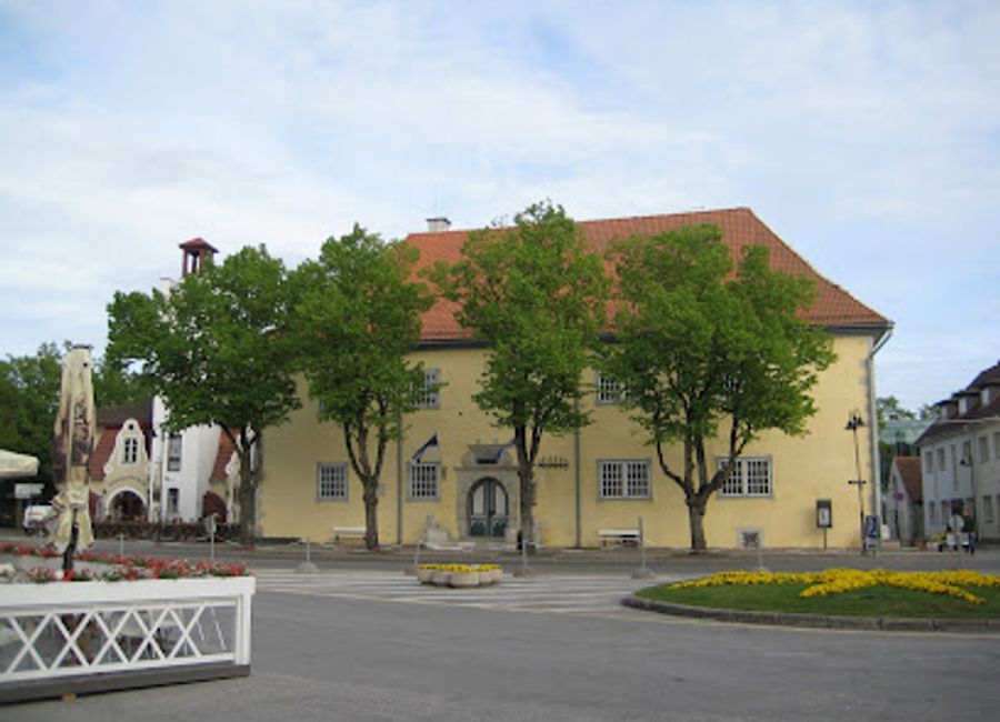 Explore the vibrant art scene at Kuressaare Raegalerii, an inspiring gallery showcasing contemporary and traditional artworks in the heart of Kuressaare.