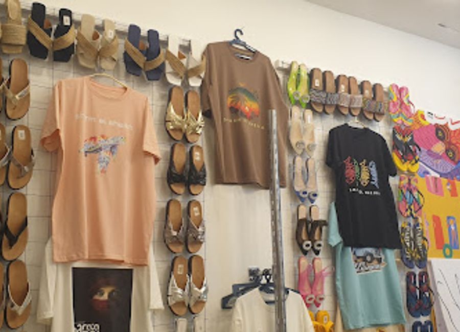 Discover unique souvenirs and stylish apparel at Casa De Sharm, the essential shopping spot in Sharm El Sheikh's Old Market.