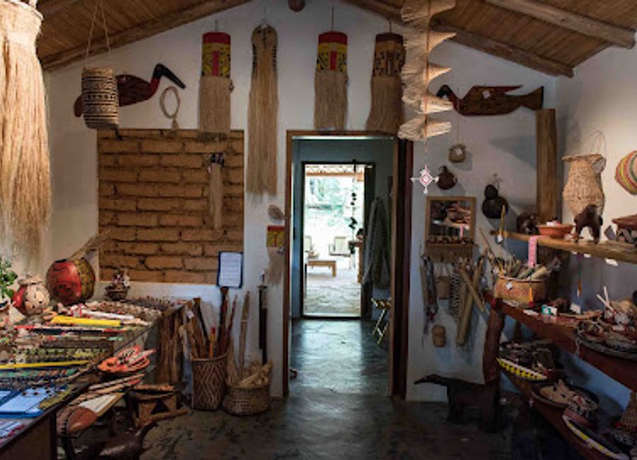 Discover the rich heritage of Indigenous craftsmanship at Leo Rocha Arte Indígena in Chapada dos Guimarães, where art and culture intertwine.