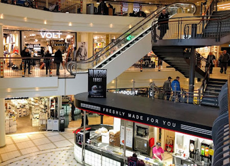 Discover Alti Nerstranda in Tromsø - a vibrant shopping mall offering a mix of local and global brands, dining options, and a lively atmosphere for all visitors.