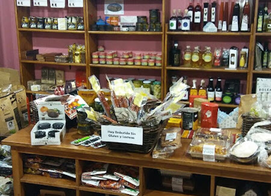 Explore Acebo Productos Artesanos for unique handcrafted souvenirs that reflect the cultural heritage of Panticosa, Huesca.