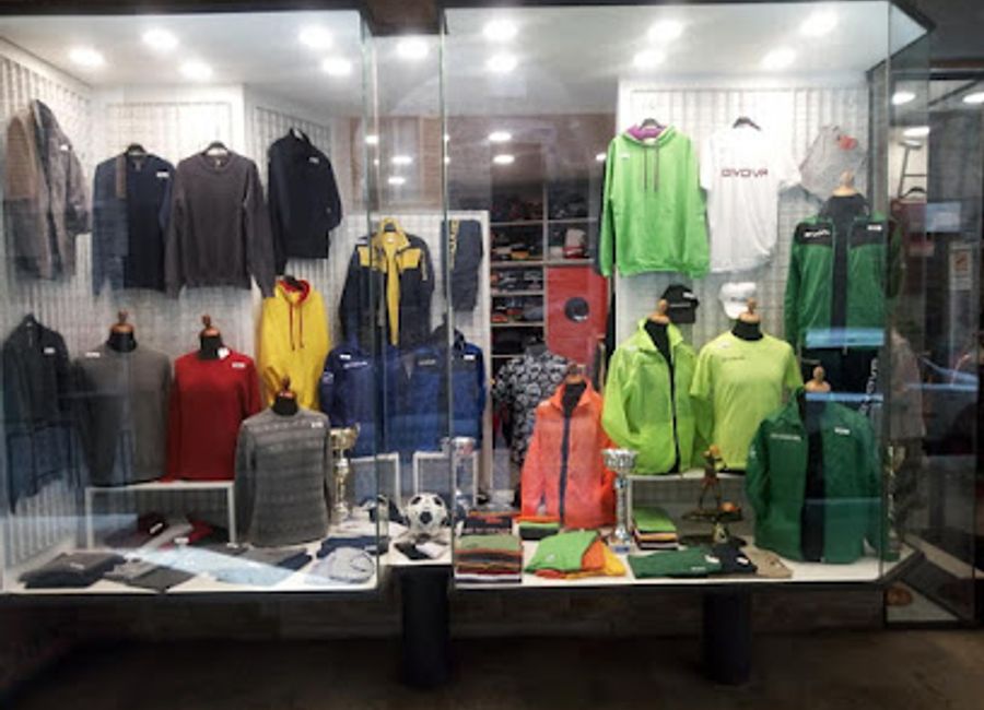 Explore Emporio Gamba in Urbino for stylish clothing that beautifully blends contemporary and classic Italian fashion, perfect for every wardrobe.