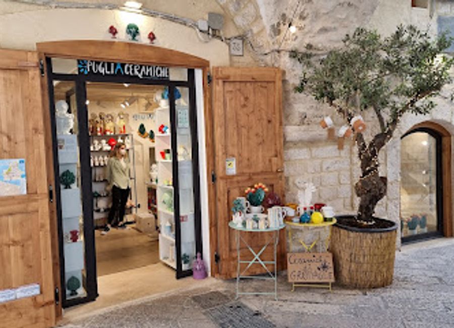 Experience the charm of Puglia Ceramiche, where handcrafted ceramics and unique souvenirs await in the heart of Bari.