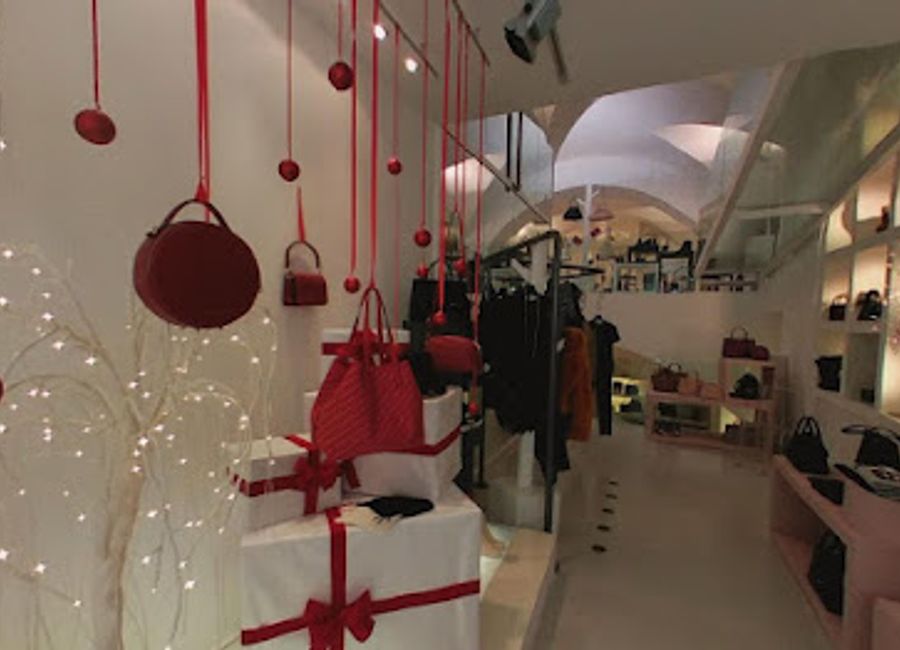 Discover unique fashion at Buonumori Boutique in Perugia—where local craftsmanship meets contemporary style for a memorable shopping experience.