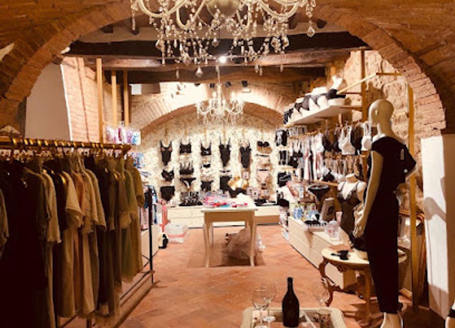 Discover elegance and craftsmanship at Nobile Seduzione Intimondo, the premier lingerie boutique in Montepulciano, Tuscany.