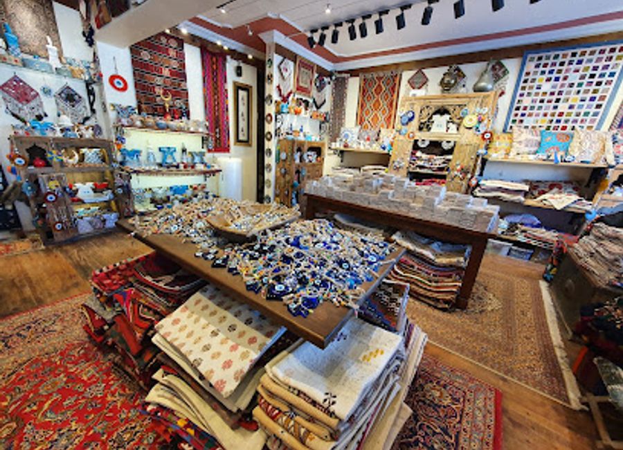 Discover the charm of YASTIKS in Göreme, where handmade cushions and authentic souvenirs bring Turkish artistry to your home.