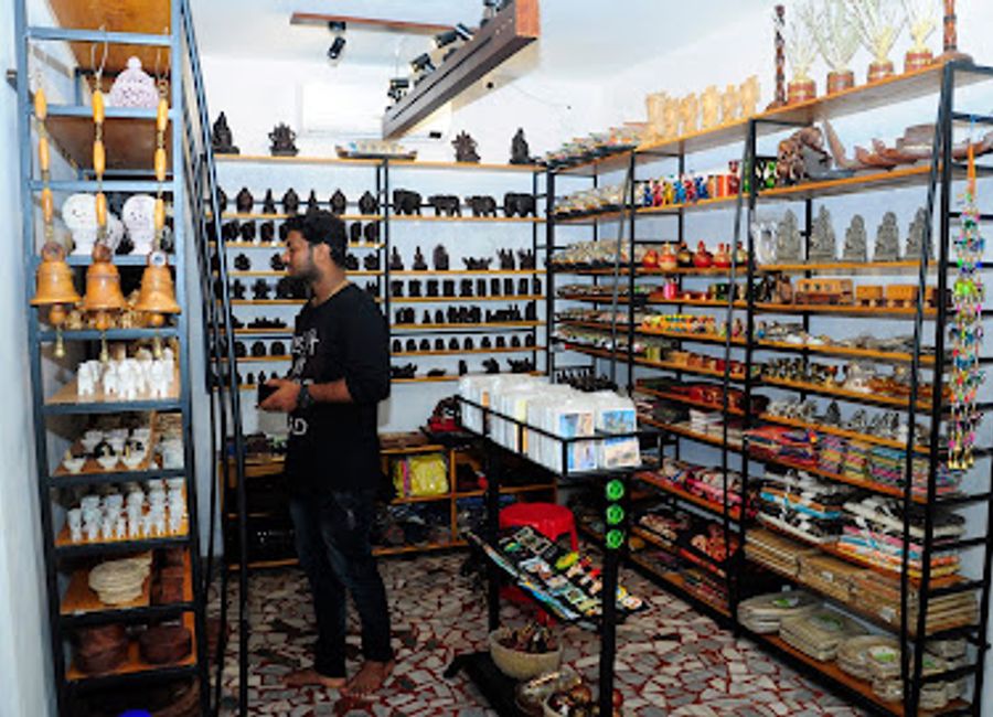 Explore The Kerala Boutique for exquisite handicrafts and unique souvenirs that capture the essence of Kerala's vibrant culture.