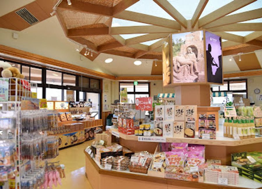 Explore the Sand Museum in Tottori, where stunning sand sculptures meet unique souvenirs, celebrating the art of sand and coastal culture.