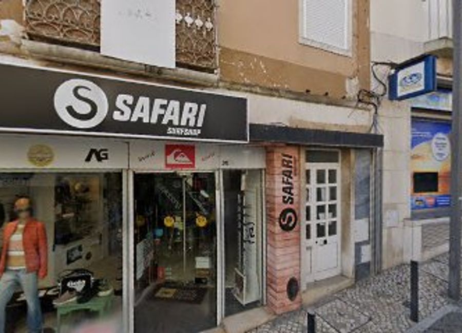 Discover the best surf gear and beachwear at Safari Surf in Sesimbra, Portugal's ultimate destination for surf enthusiasts and beach lovers.