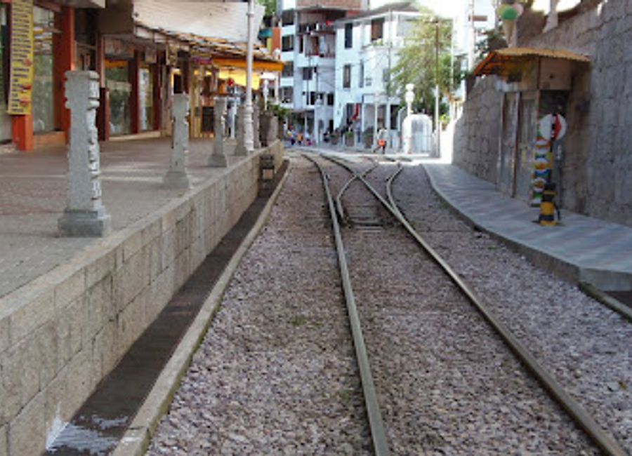 Discover the essence of Peru at Artesanias Maki, where traditional craftsmanship meets modern style in Aguas Calientes.