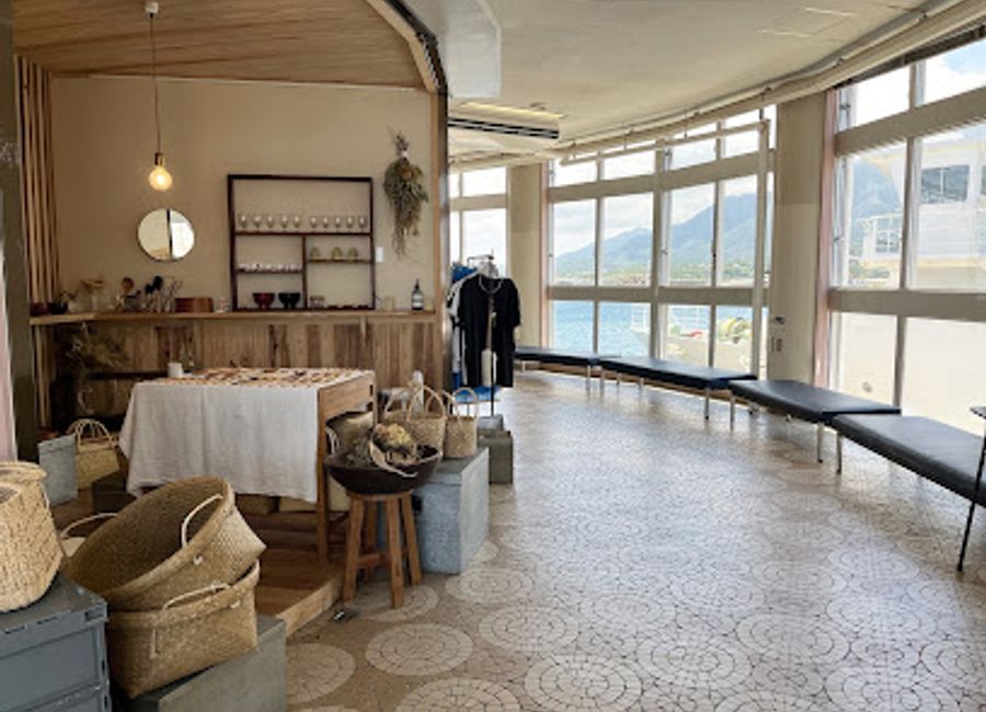 Explore Gallery KIANU in Yakushima: A treasure trove of local pottery and unique artisanal crafts awaits you.