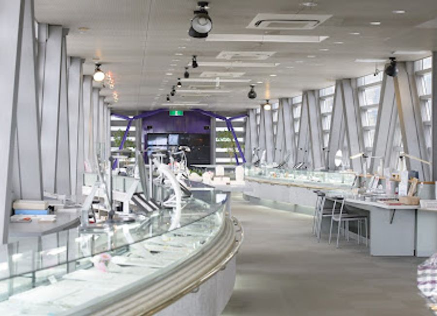 Discover the exquisite craftsmanship of pearls at Pearl Falco Ise Gallery, a must-visit destination in Ise for unique jewelry and cultural experience.